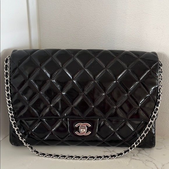 CHANEL Handbags - CHANEL Black Quilted Shoulder Bag